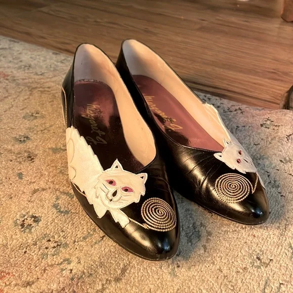 Rare EUC Vintage Margaret J 1” kitten heels Playful Cat w embroidered gold yarn - Picture 1 of 11